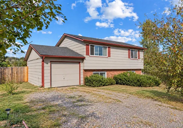 Photo 2 of Single family home for sale at 719 S Elbert St, Elizabeth, CO 80107 | MLS# 7134913 | Listing updated on 2026-10-09
