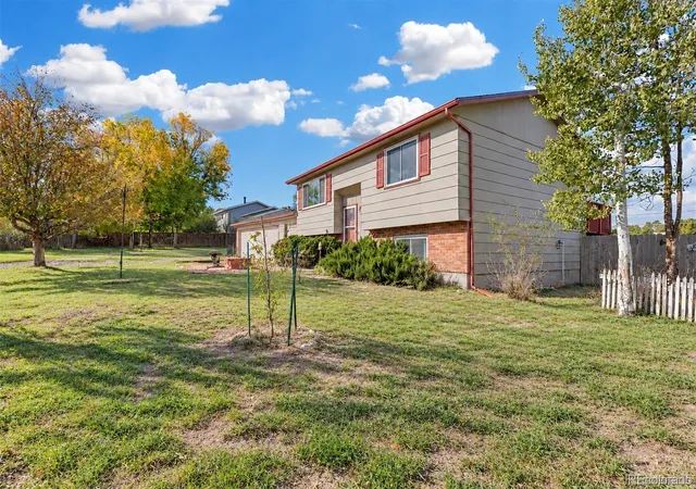 Photo 3 of Single family home for sale at 719 S Elbert St, Elizabeth, CO 80107 | MLS# 7134913 | Listing updated on 2026-10-09