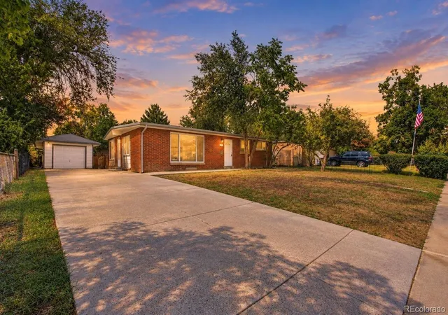 Single family home for sale at 1377 S Chase St, Lakewood, CO 80232 | MLS# 3572877
