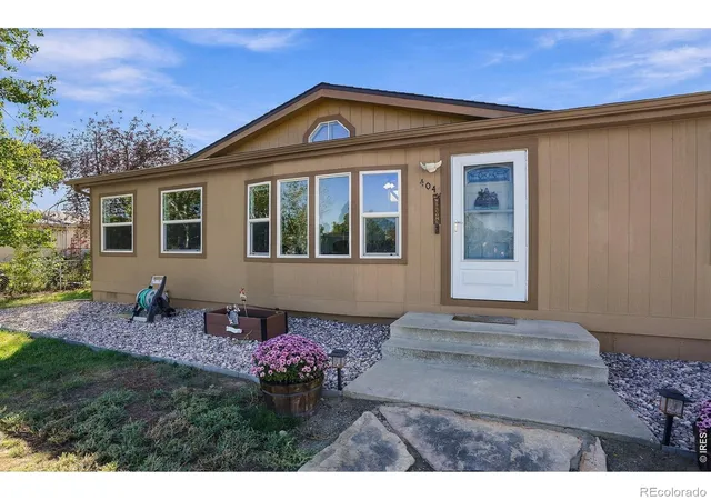 Photo 3 of Single family home for sale at 404 W Shafer Ave, Pierce, CO 80650 | MLS# IR1070101 | Listing updated on 2026-10-08