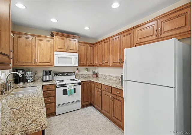 Photo 4 of Single family home for sale at 2610 S Oswego St, Aurora, CO 80014 | MLS# 7713314 | Listing updated on 2026-10-08