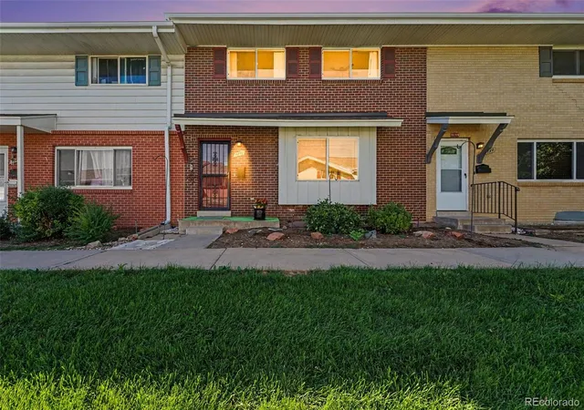 Townhouse for sale at 9191 E Oxford Dr, Denver, CO 80237 | MLS# 5887583