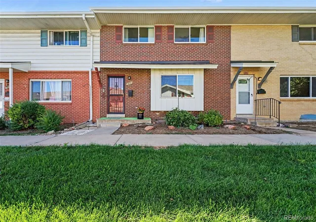 Photo 1 of Townhouse for sale at 9191 E Oxford Dr, Denver, CO 80237 | MLS# 5887583 | Listing updated on 2026-10-07