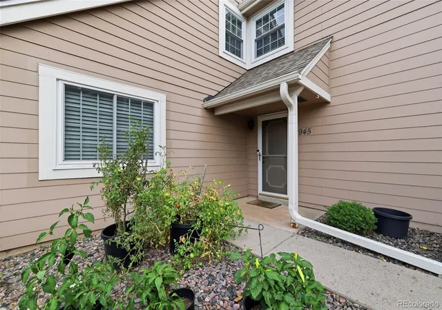 Photo 2 of Townhouse for sale at 1945 S Xanadu Way, Aurora, CO 80014 | MLS# 7841971 | Listing updated on 2026-10-09