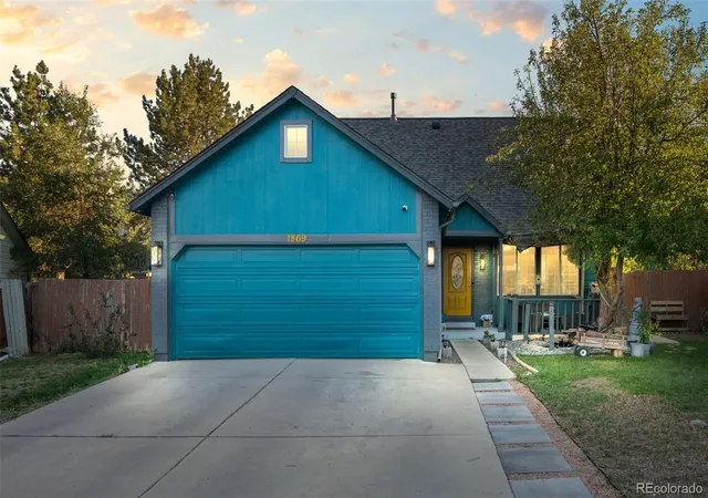Single family home for sale at 1869 Fraser Ct, Aurora, CO 80011 | MLS# 7989639
