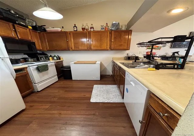 Listing Photo 4 - Condo for sale in building located at 2362 Lexington Vlg Ln, Colorado Springs, CO 80916