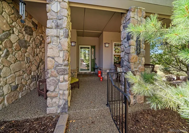 Photo 4 of Single family home for sale at 22066 E Chestnut Pl, Aurora, CO 80016 | MLS# 8954111 | Listing updated on 2026-10-09