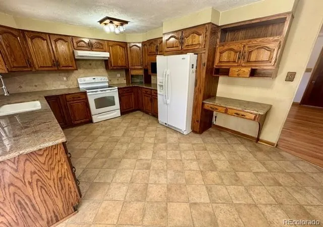 Photo 4 of Single family home for sale at 1694 S Balsam St, Lakewood, CO 80232 | MLS# 2090811 | Listing updated on 2026-10-10