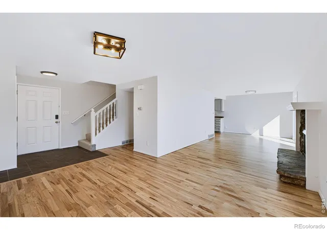 Photo 4 of Single family home for sale at 1877 Lincoln Dr, Longmont, CO 80501 | MLS# IR1070172 | Listing updated on 2026-10-09