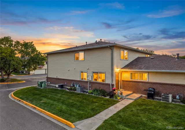 Photo 2 of Townhouse for sale at 3354 S Flower St #38, Lakewood, CO 80227 | MLS# 8596157 | Listing updated on 2026-10-09