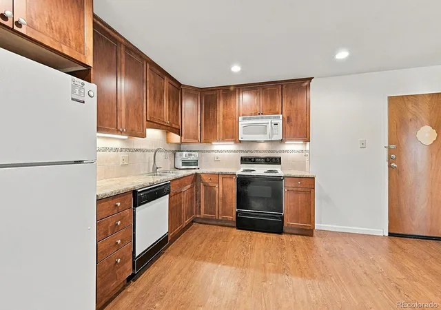 Photo 3 of Condo for sale at 715 S Alton Way #7D, Denver, CO 80247 | MLS# 9434559 | Listing updated on 2026-10-14
