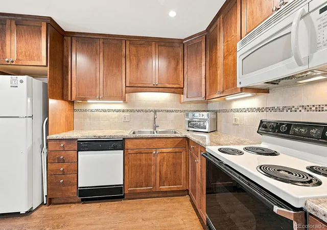 Photo 4 of Condo for sale at 715 S Alton Way #7D, Denver, CO 80247 | MLS# 9434559 | Listing updated on 2026-10-14