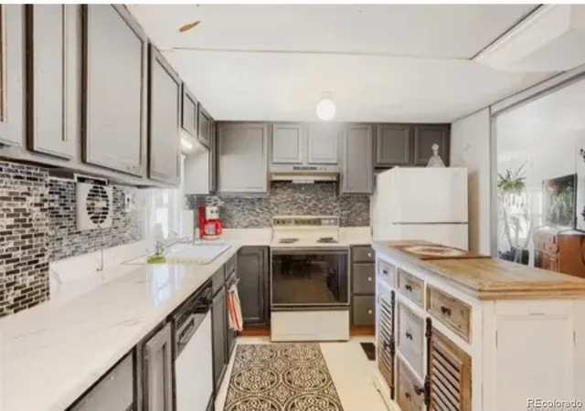 Photo 2 of Manufactured home for sale at 951 17 Avenue, Longmont, CO 80501 | MLS# 2612076 | Listing updated on 2026-10-08
