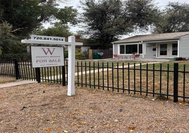 Photo 3 of Single family home for sale at 1221 Alton St, Aurora, CO 80010 | MLS# 4527309 | Listing updated on 2026-10-24