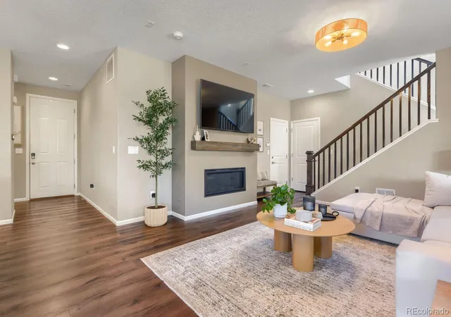 Photo 4 of Single family home for sale at 9099 Fraser River St, Littleton, CO 80125 | MLS# 7886042 | Listing updated on 2026-10-09