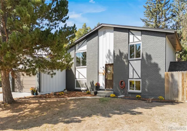 Photo 2 of Single family home for sale at 8257 Club Crst Dr, Arvada, CO 80005 | MLS# 5854998 | Listing updated on 2026-10-08
