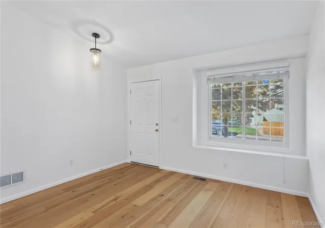 Photo 4 of Single family home for sale at 5508 S Valdai St, Aurora, CO 80015 | MLS# 8405754 | Listing updated on 2026-10-18