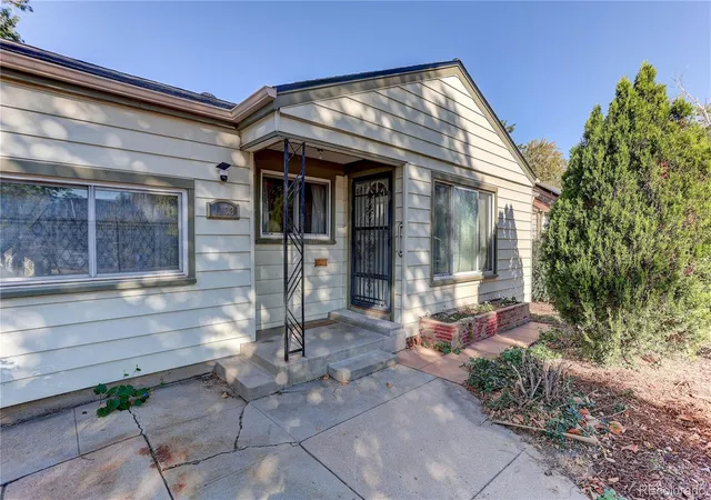 Photo 2 of Single family home for sale at 1133 Kingston St, Aurora, CO 80010 | MLS# 9869482 | Listing updated on 2026-10-09