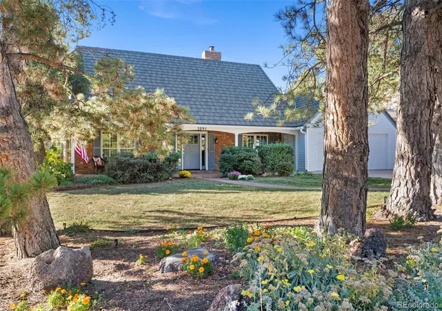 Photo 2 of Single family home for sale at 3895 S Poplar St, Denver, CO 80237 | MLS# 4796550 | Listing updated on 2026-10-17