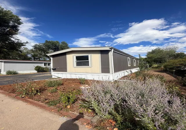 Photo 2 of Manufactured home for sale at 704 Cardinal Dr, Lafayette, CO 80026 | MLS# 9422222 | Listing updated on 2026-10-08