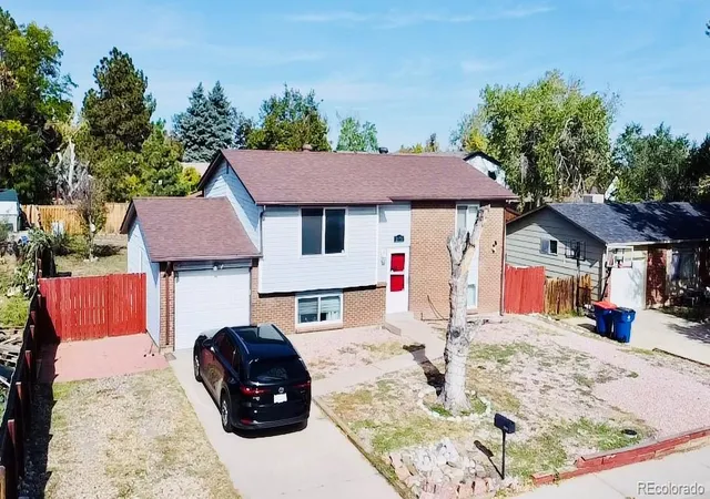Single family home for sale at 2879 S Memphis St, Aurora, CO 80013 | MLS# 2537465