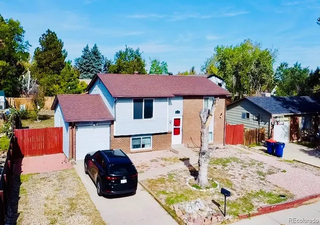 Single family home for sale at 2879 S Memphis St, Aurora, CO 80013 | MLS# 2537465