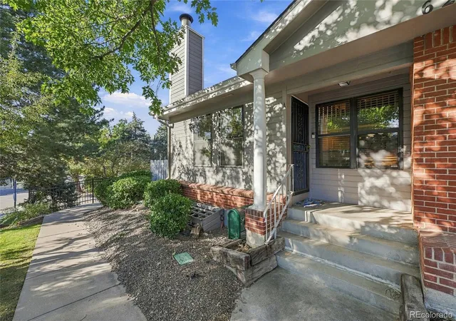 Townhouse for sale at 625 S Depew St #A, Lakewood, CO 80226 | MLS# 1613076