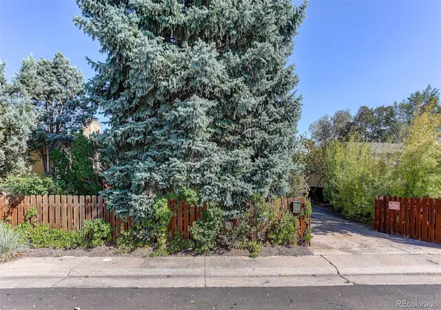 Photo 3 of Single family home for sale at 450 S Quitman St, Denver, CO 80219 | MLS# 5263757 | Listing updated on 2026-10-09