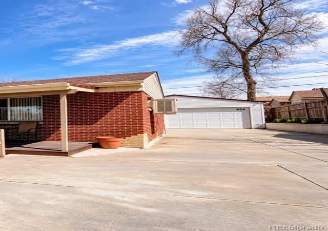 Photo 4 of Single family home for sale at 624 Wolff St, Denver, CO 80204 | MLS# 9438924 | Listing updated on 2026-10-19