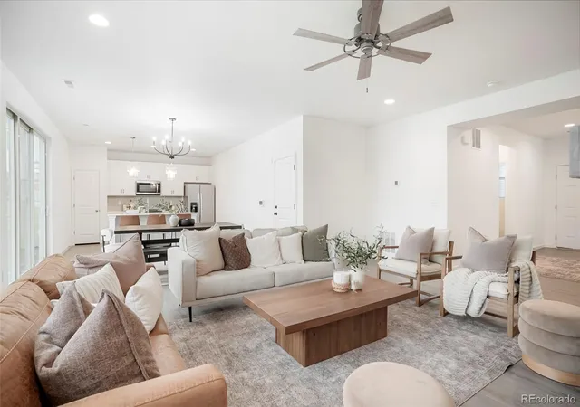Photo 4 of Single family home for sale at 126 S Vandriver Way, Aurora, CO 80018 | MLS# 6799069 | Listing updated on 2026-10-29