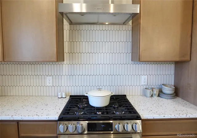 Photo 4 of Townhouse for sale at 5198 Robb Way, Arvada, CO 80002 | MLS# 6812138 | Listing updated on 2026-10-09