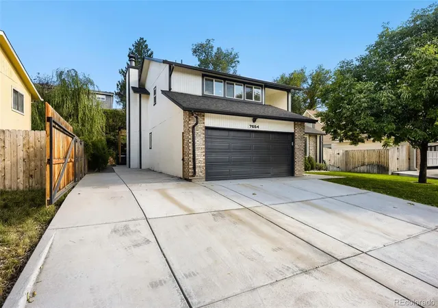 Photo 2 of Single family home for sale at 7654 W Ontario Pl, Littleton, CO 80128 | MLS# 9570160 | Listing updated on 2026-10-09
