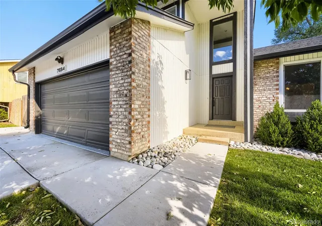 Photo 3 of Single family home for sale at 7654 W Ontario Pl, Littleton, CO 80128 | MLS# 9570160 | Listing updated on 2026-10-09
