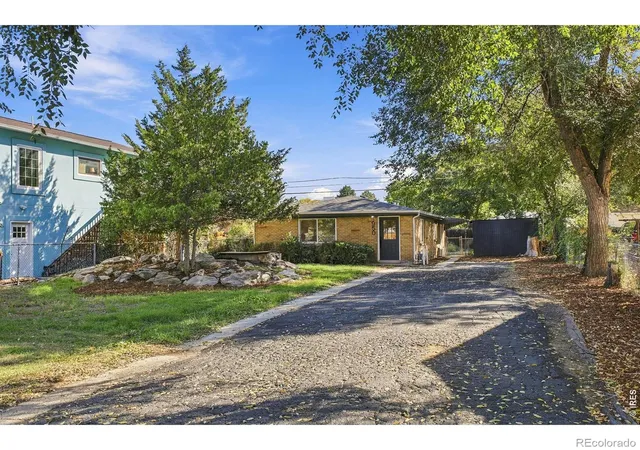 Photo 1 of Single family home for sale at 950 S Leyden St, Denver, CO 80224 | MLS# IR1070289 | Listing updated on 2026-10-08