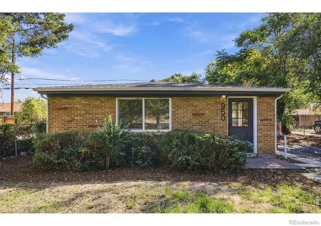 Photo 2 of Single family home for sale at 950 S Leyden St, Denver, CO 80224 | MLS# IR1070289 | Listing updated on 2026-10-08