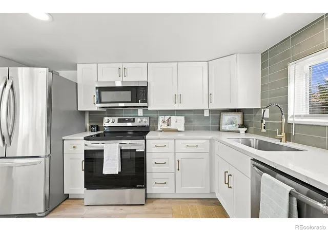 Photo 4 of Single family home for sale at 950 S Leyden St, Denver, CO 80224 | MLS# IR1070289 | Listing updated on 2026-10-08