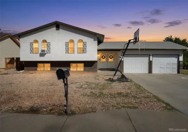 Single family home for sale at 13 Remington Ct, Pueblo, CO 81008 | MLS# 2235443