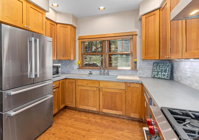 Photo 4 of Single family home for sale at 511 Whispering Pines Dr, Estes Park, CO 80517 | MLS# IR1070299 | Listing updated on 2026-10-09