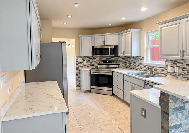 Photo 2 of Single family home for sale at 17842 E Lehigh Pl, Aurora, CO 80013 | MLS# 6326825 | Listing updated on 2026-10-10