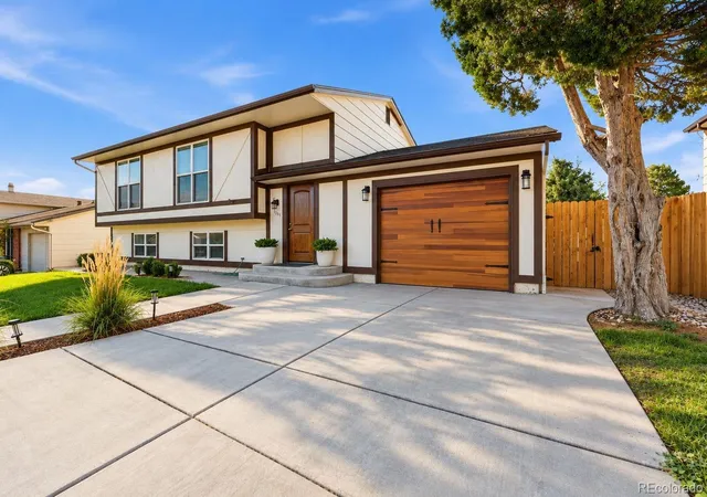 Single family home for sale at 1135 S Cathay St, Aurora, CO 80017 | MLS# 5815557