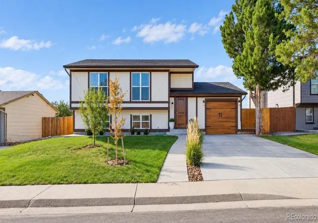 Photo 2 of Single family home for sale at 1135 S Cathay St, Aurora, CO 80017 | MLS# 5815557 | Listing updated on 2026-10-09