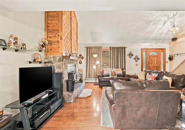Photo 4 of Single family home for sale at 7364 Heiter Hl Dr, Evergreen, CO 80439 | MLS# 4234906 | Listing updated on 2026-10-10