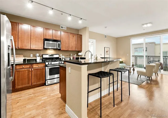 Listing Photo 3 - Condo for sale in building located at 9079 E Panorama Cir, Englewood, CO 80112 - Unit #418
