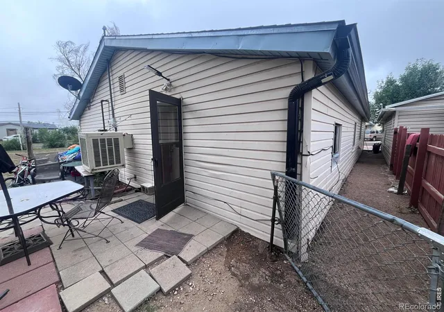 Photo 3 of Single family home for sale at 403 Wall St, Eaton, CO 80615 | MLS# IR1070311 | Listing updated on 2026-10-09