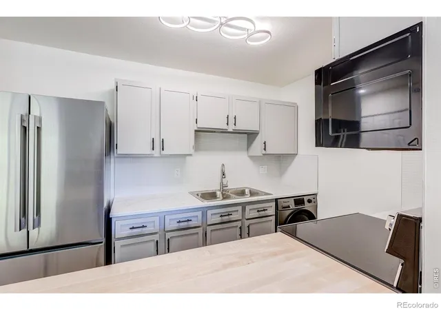 Photo 2 of Condo for sale at 225 E 8th Avenue #17, Longmont, CO 80504 | MLS# IR1070339 | Listing updated on 2026-10-09
