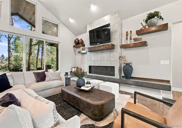 Photo 4 of Single family home for sale at 1109 Tenderfoot Dr, Larkspur, CO 80118 | MLS# 8708033 | Listing updated on 2026-10-10