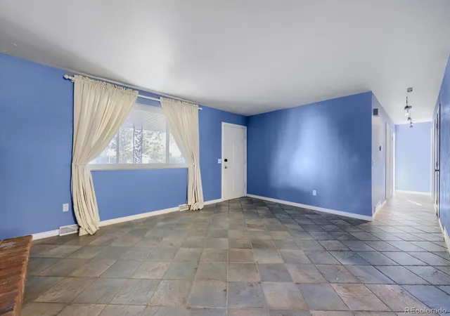 Photo 4 of Sale Pending at 7172 W Glasgow Pl, Littleton, CO 80128 | MLS# 5682810 | Listing updated on 2026-10-13