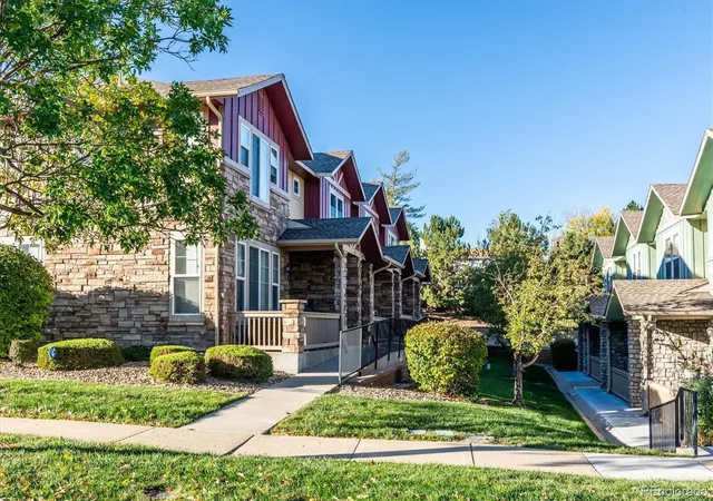 Photo 4 of Townhouse for sale at 627 S Norfolk Way, Aurora, CO 80017 | MLS# 9526437 | Listing updated on 2026-10-14