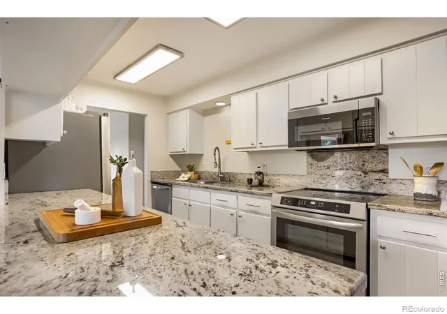 Photo 2 of Single family home for sale at 1800 Rollingwood Dr, Fort Collins, CO 80525 | MLS# IR1070380 | Listing updated on 2026-10-10