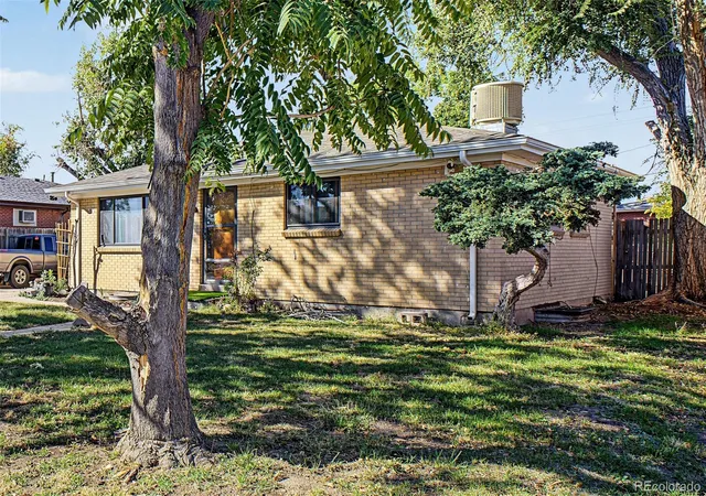 Photo 3 of Single family home for sale at 3015 Carson St, Aurora, CO 80011 | MLS# 2679755 | Listing updated on 2026-10-20